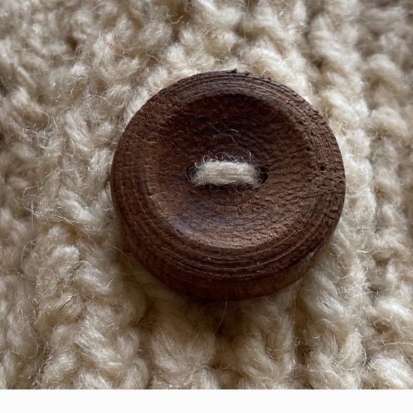 Hand knitted Aran Cardigan.....%100 wool. - Picture 10 of 11